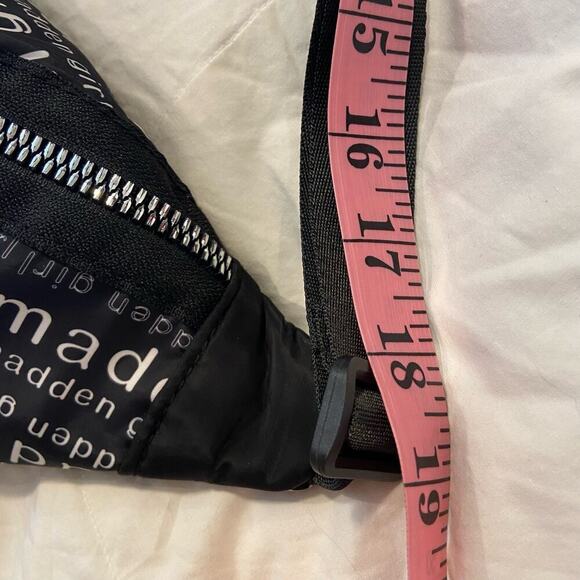 MADDEN GIRL Nylon Fanny Pack Hip Bag Waist Bag Belt Bag Unisex Bkl Sz OS Sporty - Picture 8 of 8